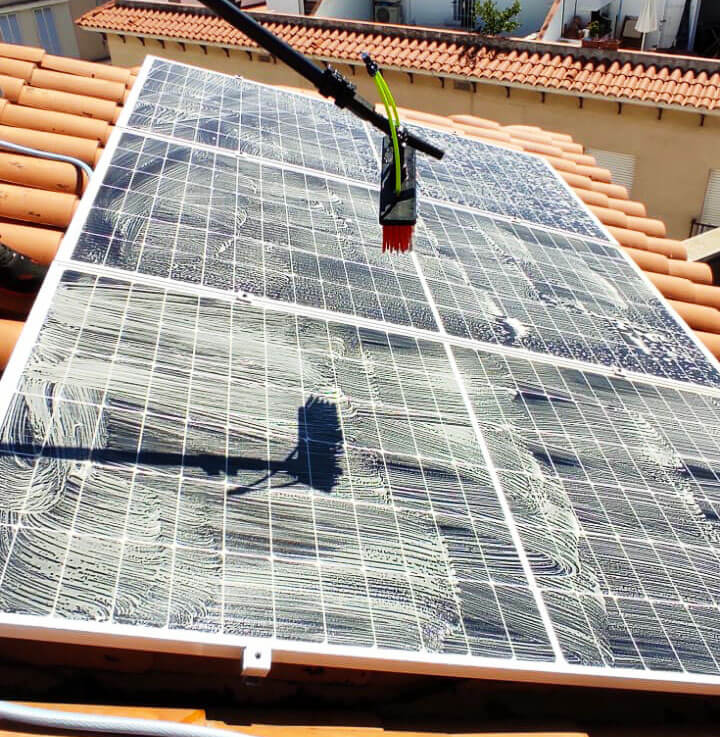 installor-limpieza-panel-solar